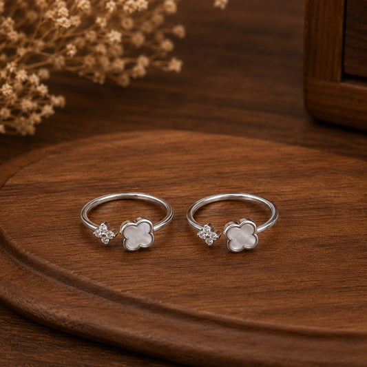 Clover Bloom Toe Ring by The 925 Club